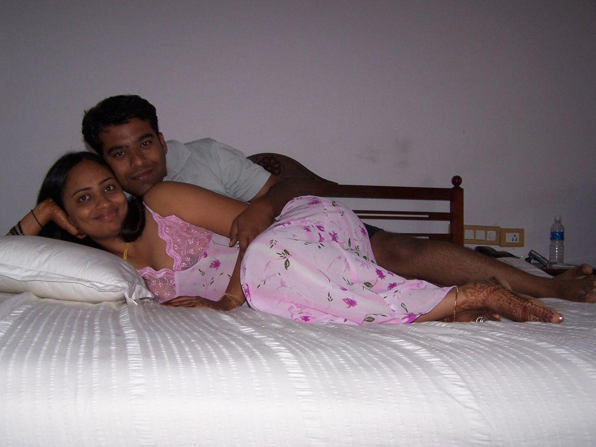 Lankan amateur couple homemade pic