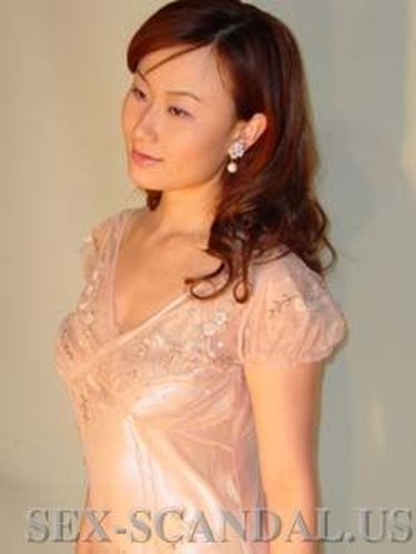 Really beautiful Japanese soprano Yumi Saito (斉藤裕美)’s juicy pink pussy, dirty anus self photos leaked