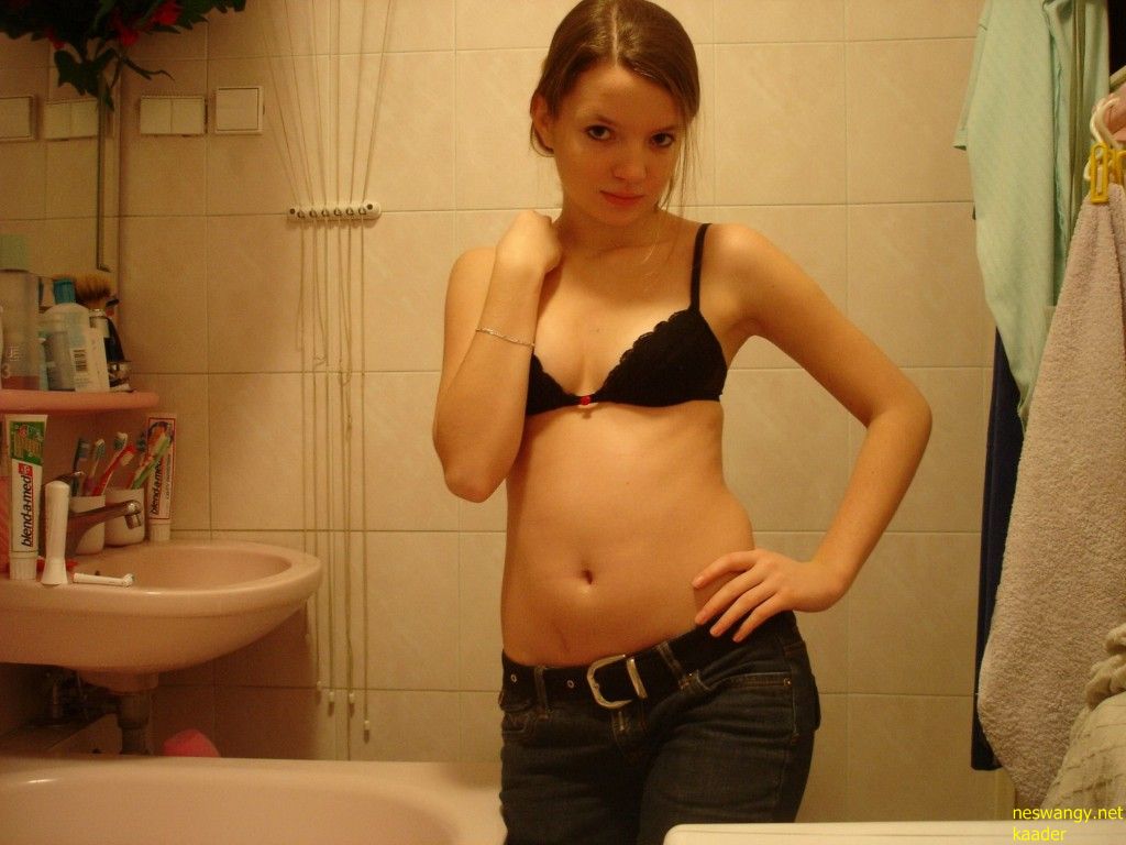 Amateur_Nude_Photos_-_Stripping_Hot_Blonde_Coed60.jpg